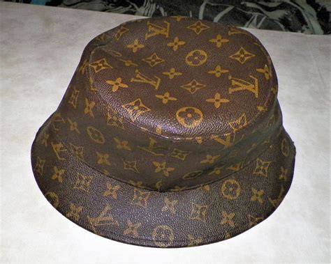 louis vuitton bucket hat real or fake|Altro.